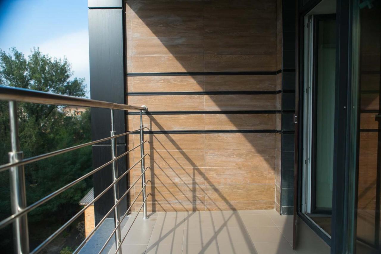 Stylish 1 Bedroom Studio Near Most City Dnipro Exteriör bild