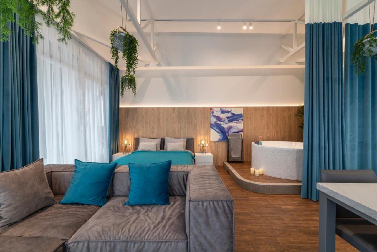 Stylish 1 Bedroom Studio Near Most City Dnipro Exteriör bild